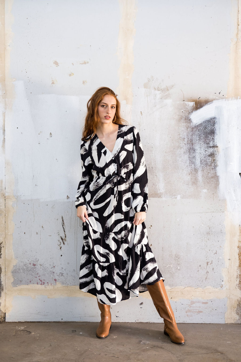 The Taryn- Long Sleeve Black & White Paint