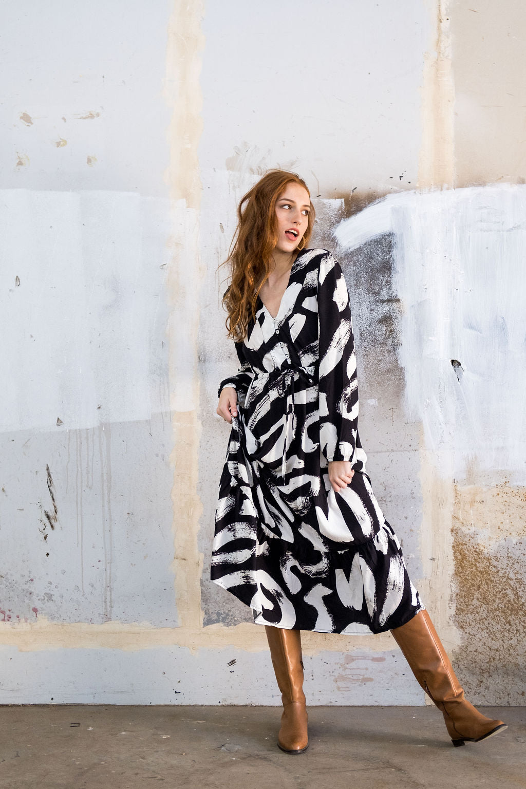 The Taryn- Long Sleeve Black & White Paint