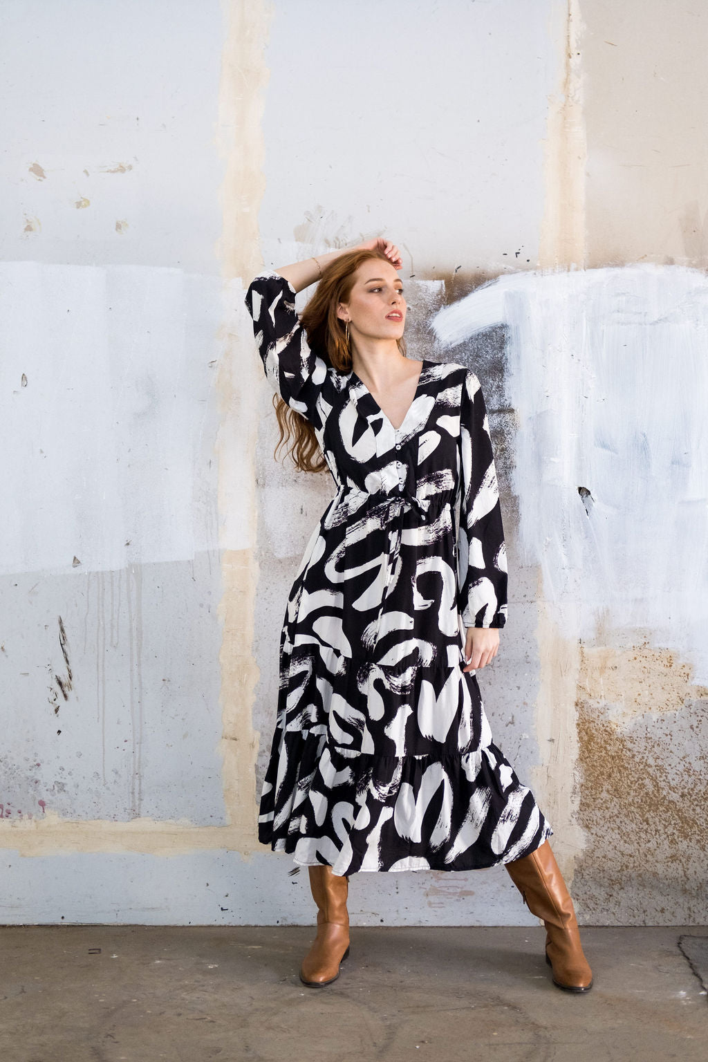 The Taryn- Long Sleeve Black & White Paint