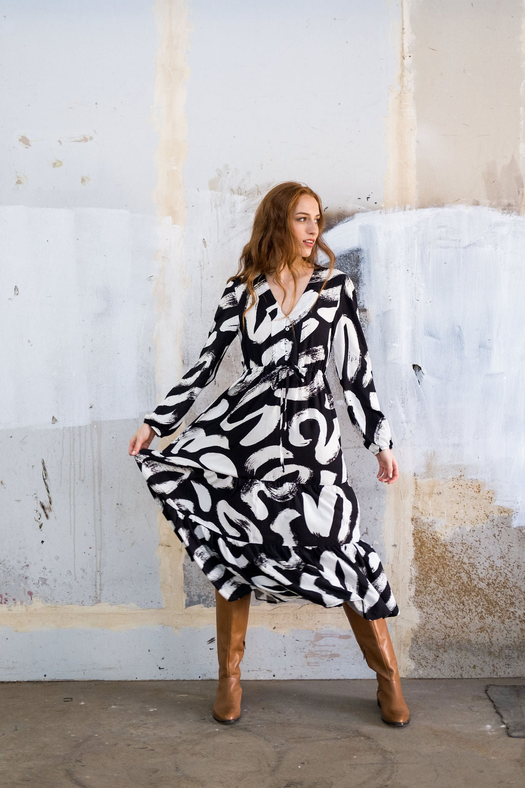 The Taryn- Long Sleeve Black & White Paint